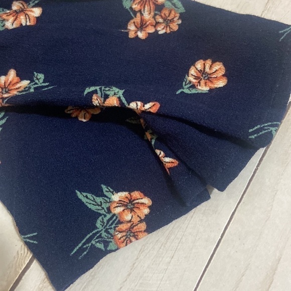 Sweet Wanderer crop top - Picture 2 of 5